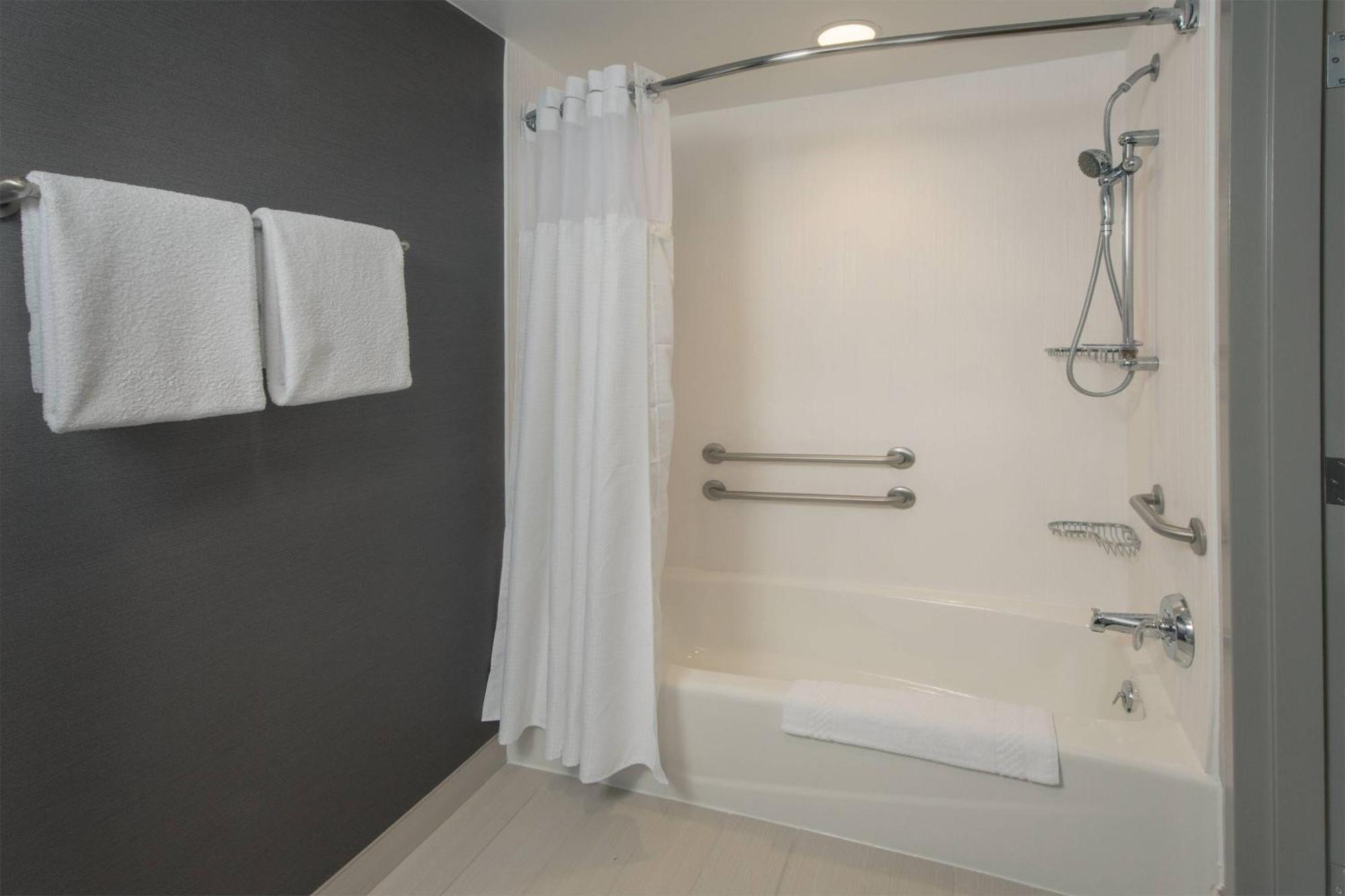 Hotel Courtyard By Marriott Frederick Esterno foto